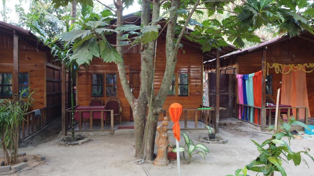 Fernandes Bar And Restaurant Bed & Breakfast Canacona Luaran gambar
