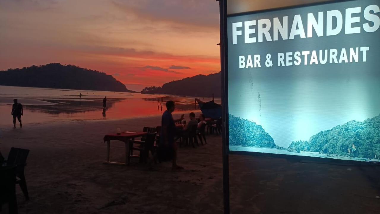 Fernandes Bar And Restaurant Bed & Breakfast Canacona Luaran gambar